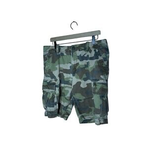 Vintage Men's Old Navy Cargo Shorts Camo Dark Green Size 34